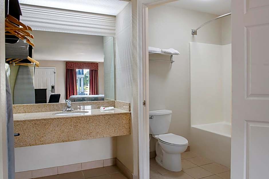 Motel 6 Macon, GA I 475