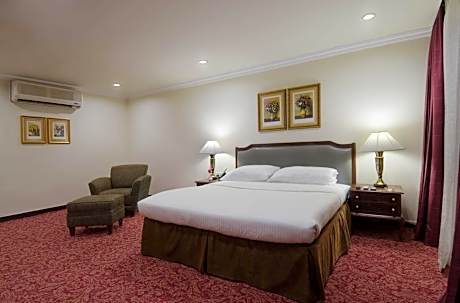Executive Double Room -  - Free Mini-bar - 2 cans of soft Beverages (Once on Arrival) | Assorted Snacks in the Room (Once during Stay) | 10% Discount on Foods & Soft Beverages* | 15% Discounts on Laundry Services*