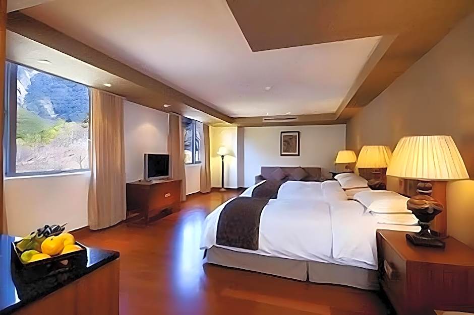 Cedarwood Villa