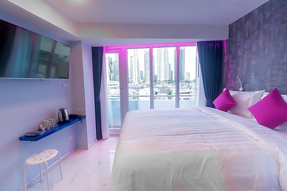 Spark Hotel - MRT Queen Sirikit