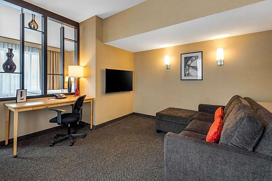 Cambria Hotel Akron - Canton Airport