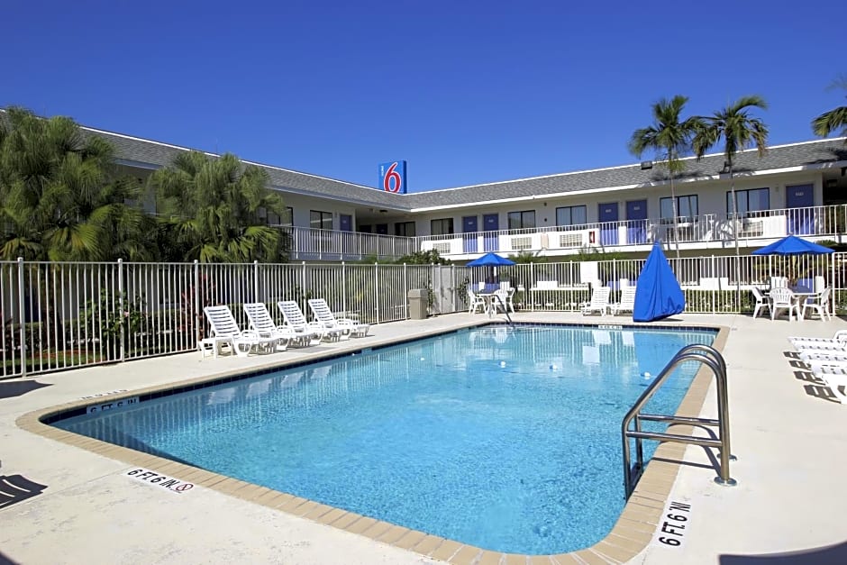 Motel 6-Lantana, FL