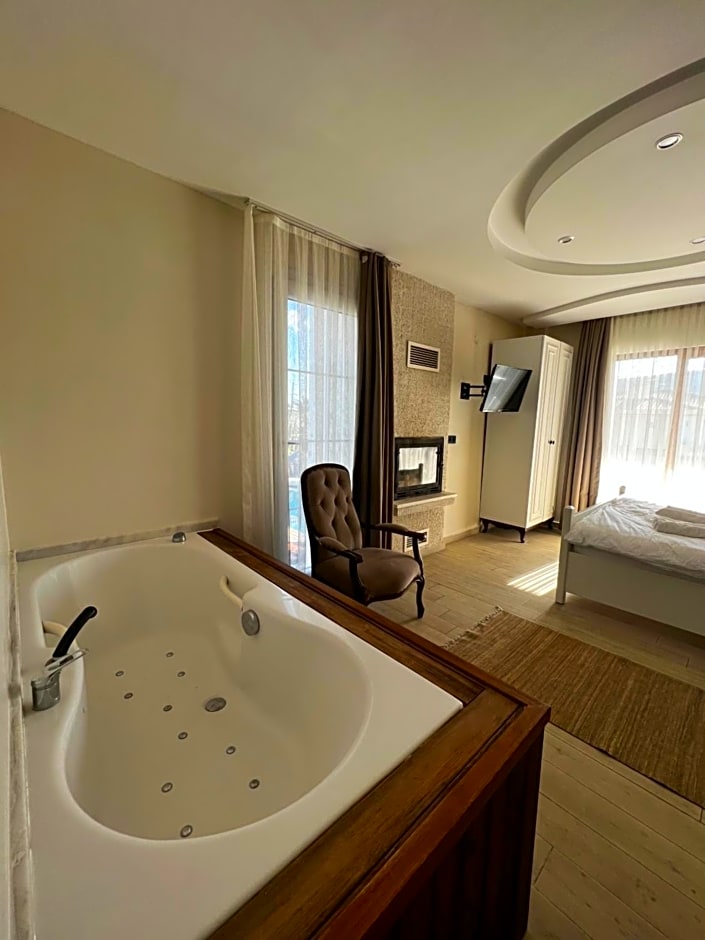 La Mira Suites