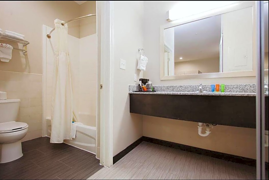 Americas Best Value Inn & Suites IAH Airport North