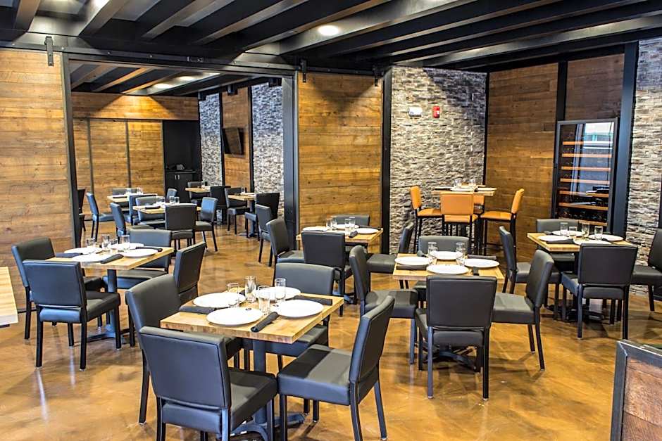 Cobblestone Hotel & Suites - Chippewa Falls