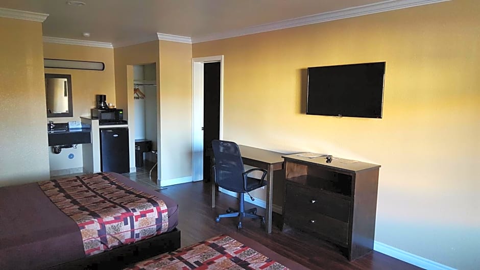 Anaheim Astoria Inn & Suites