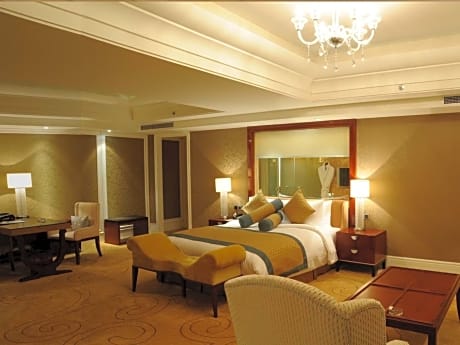 Junior Suite with 1 King Bed - Club Millesime Access