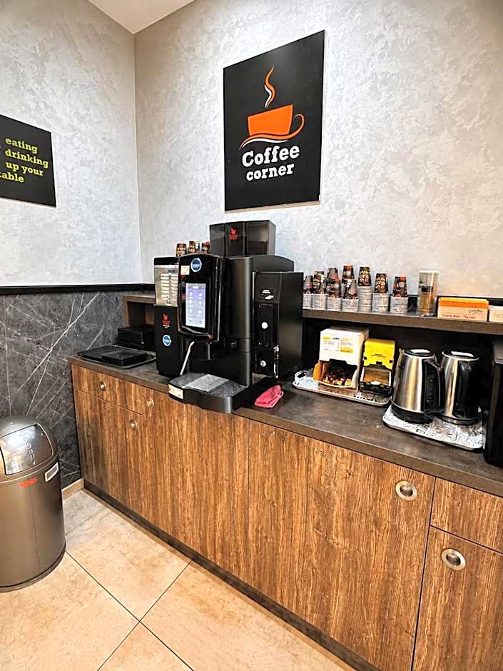 Brxxl 5 City Centre Hostel