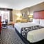 La Quinta Inn & Suites by Wyndham DFW Airport South/Irving