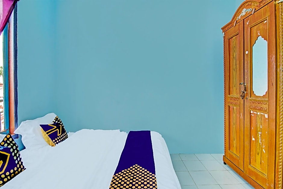 SPOT ON 91918 Najla Guest House Syariah