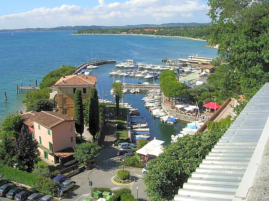 Borgo dei Poeti Romantik Hotel