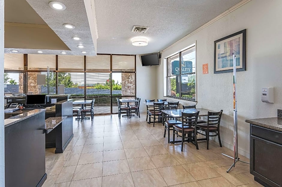 Quality Inn & Suites Hot Springs-Lake Hamilton