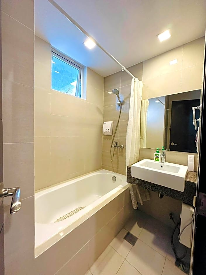 8 Newtown Boulevard by HiveRooms