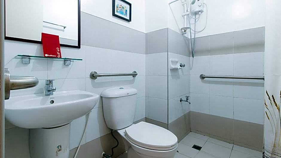 RedDoorz @ Melbourne Suites Makati