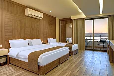 Deluxe Twin Room with Sea View