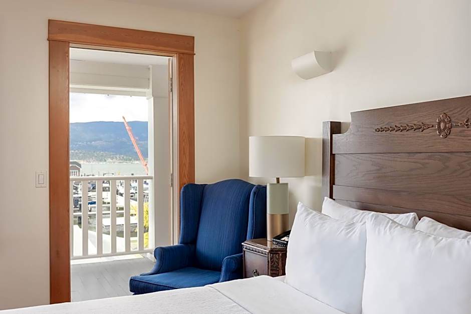 Photo 1 of 3 of Heritage 1 Queen Bed, Lake View