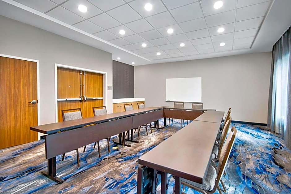 Fairfield by Marriott Inn & Suites Cincinnati North West Chester