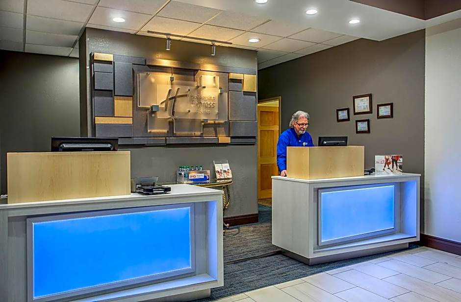 Holiday Inn Express & Suites Morristown By IHG