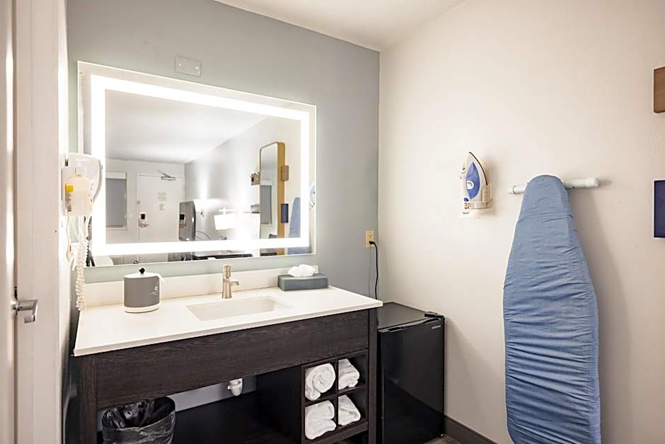 La Quinta Inn & Suites by Wyndham Tampa-Near Busch Gardens