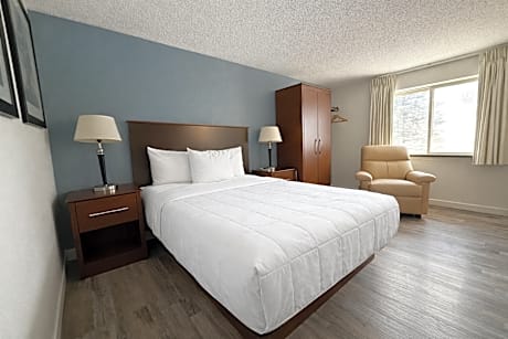 Queen Accessible Guest Room