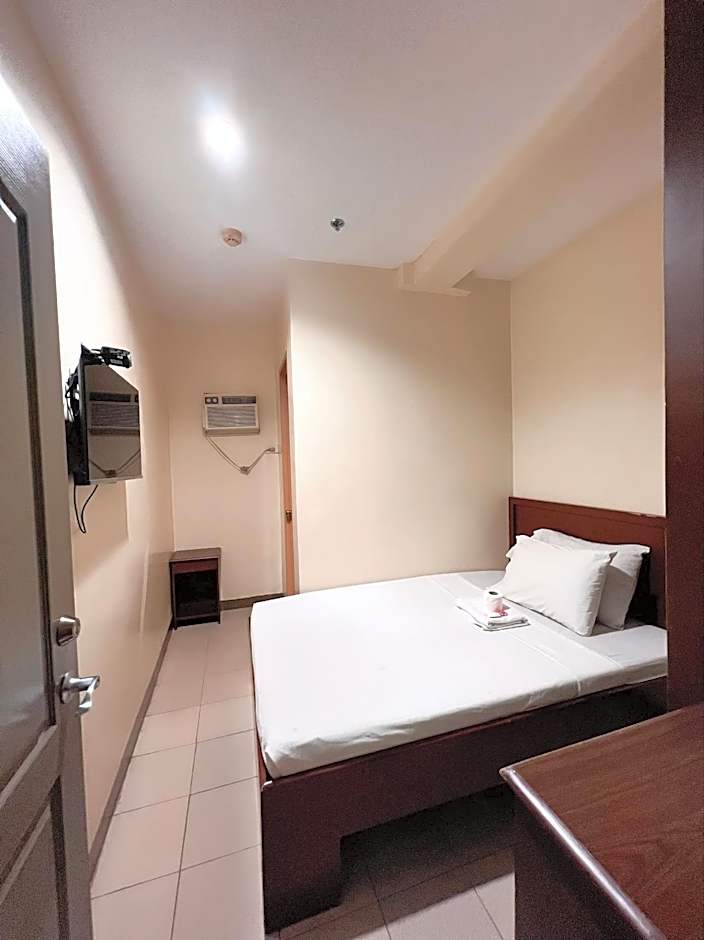 Blue Velvet Hotel -CM Recto