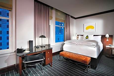 Queen Room with Roll-In Shower - Disability Access