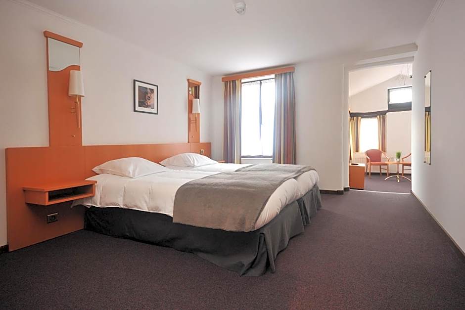 Photo 1 of 4 of Junior Suite