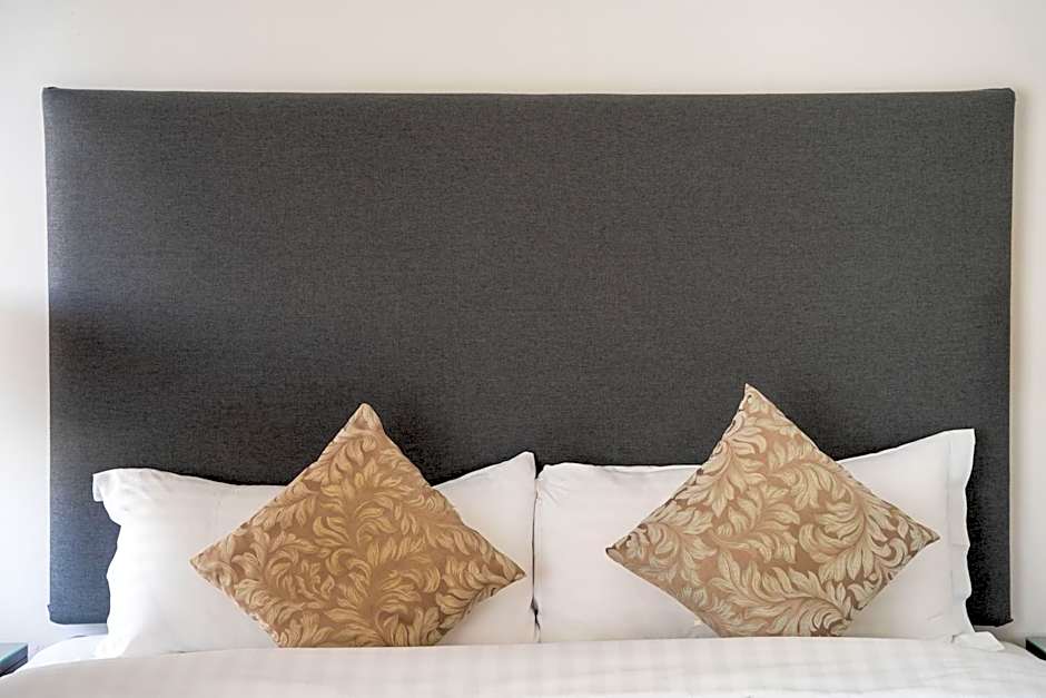 Escala Hotel & Suites