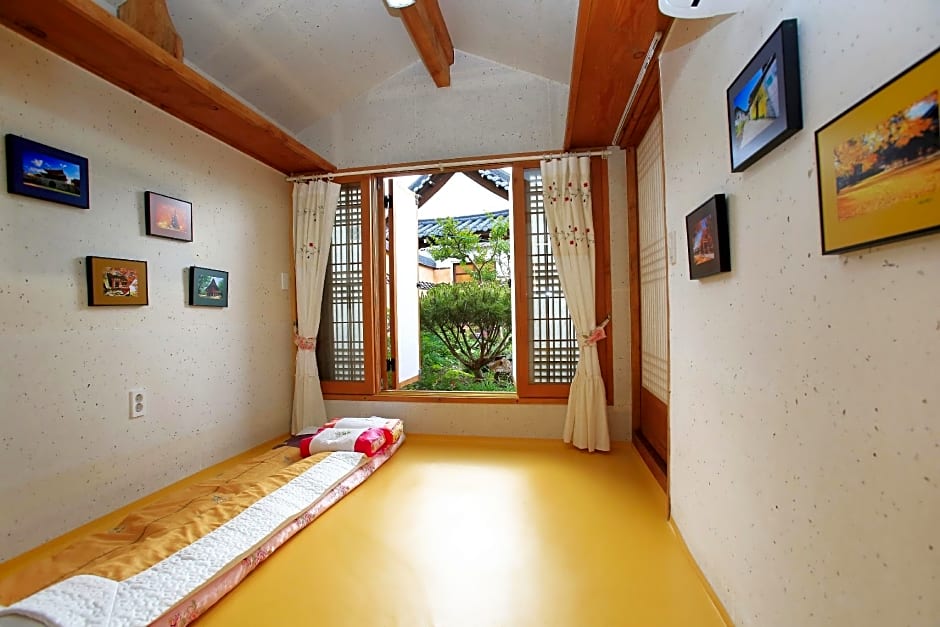 Saekdong Jeogori Hanok Guesthouse Jeonju