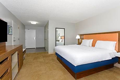 King Room with Roll-In Shower - Mobility Access/Non-Smoking