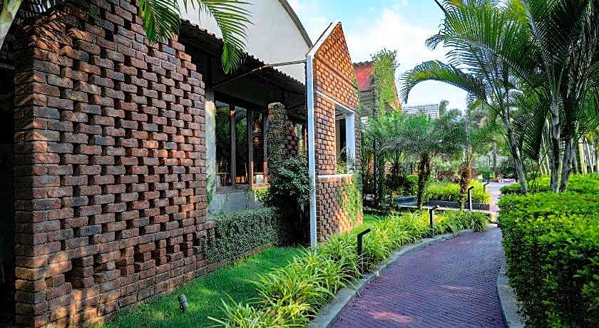 Saj By The Lake - Malshej Ghat Hotel