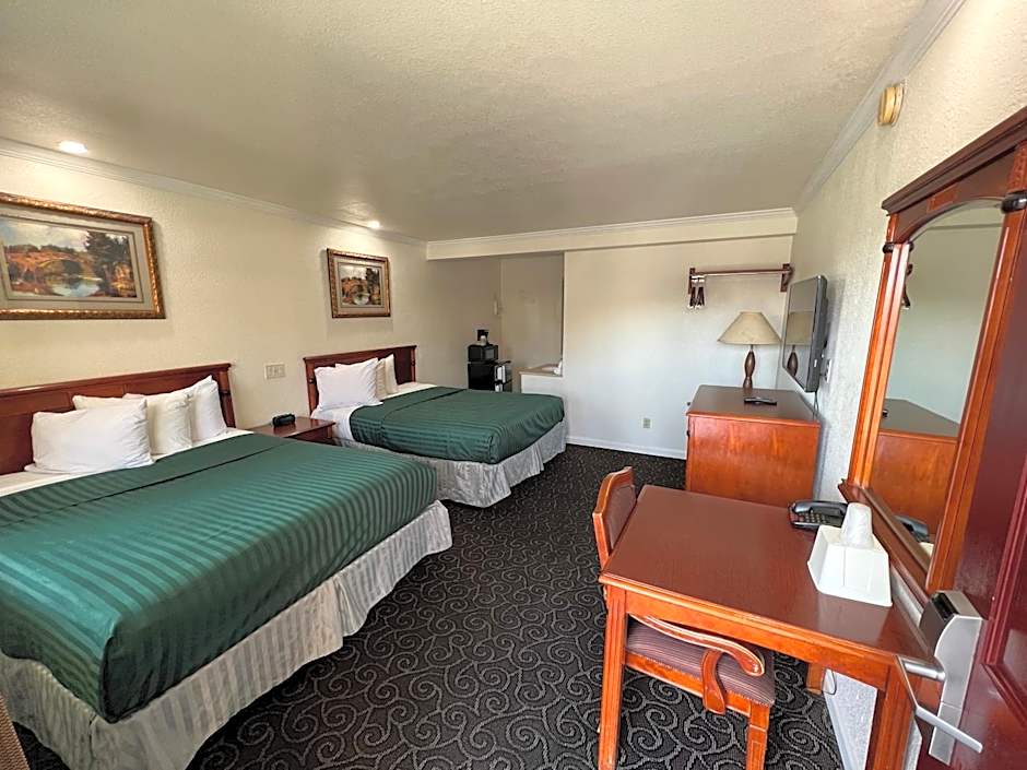 Photo 1 of 5 of 2 Queen Beds, Nonsmoking