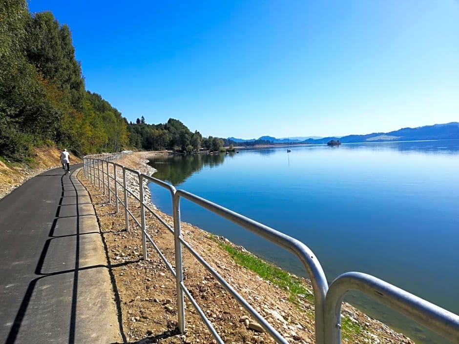 Domki nad jeziorem czorsztyńskim