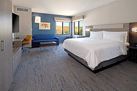 King Suite with Roll-in Shower - Mobility Access