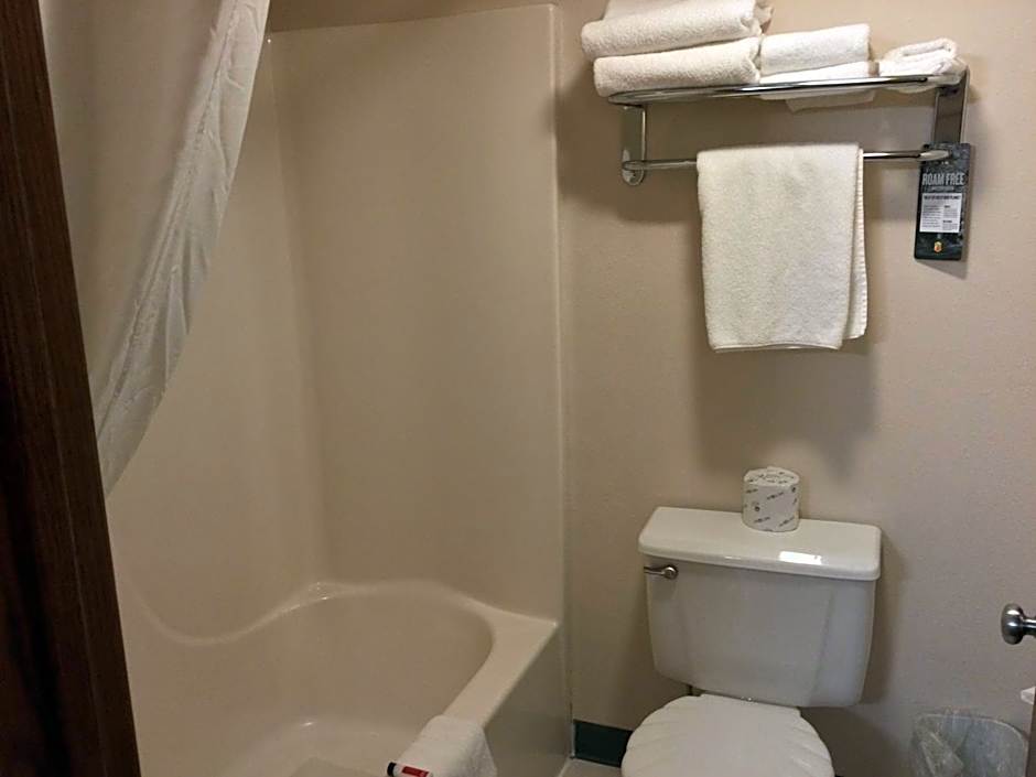 Super 8 by Wyndham Monroe WI