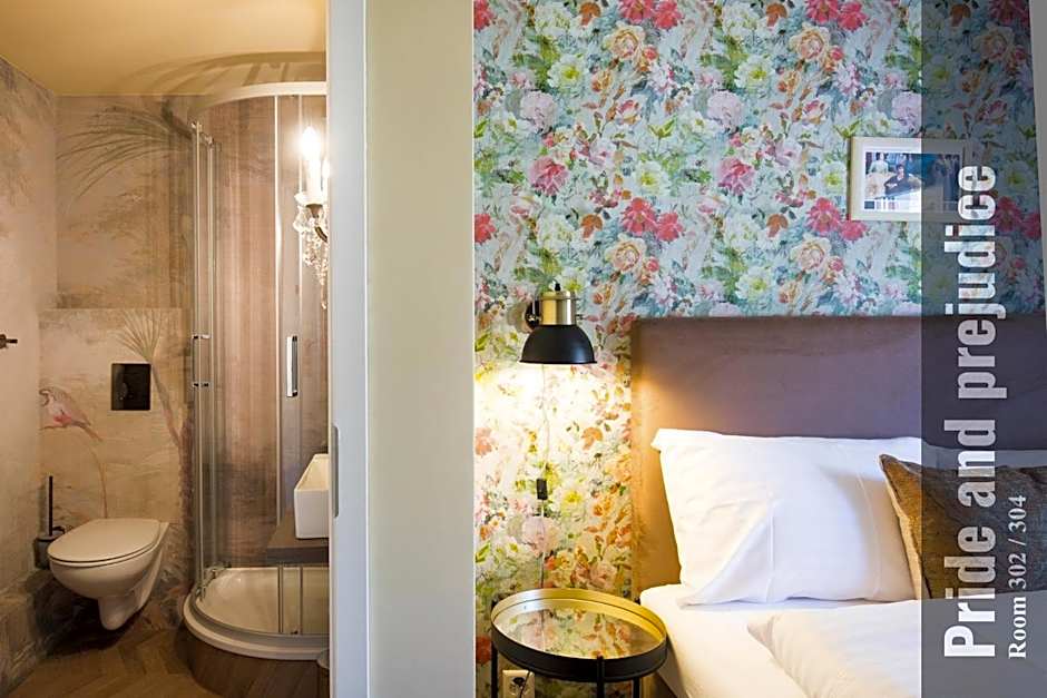 The Henry Self Check-In Guesthouse