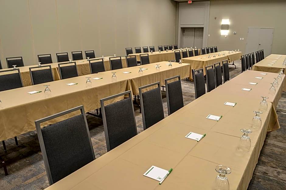 Holiday Inn Fargo By IHG