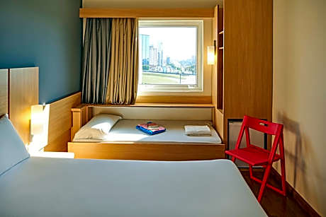 Standard Queen Apartment with Extra Bed