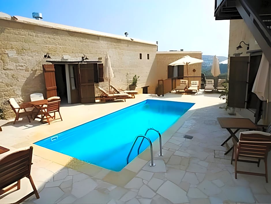 Leonidas Village Houses