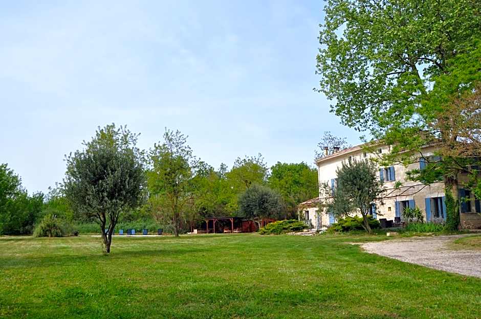 Le Mas des Cerisiers JACUZZI et SAUNA inclus pour tous les logements