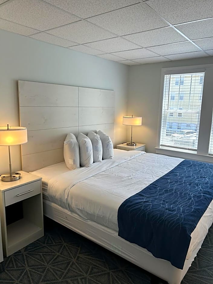 The Admiral Hotel/Motel