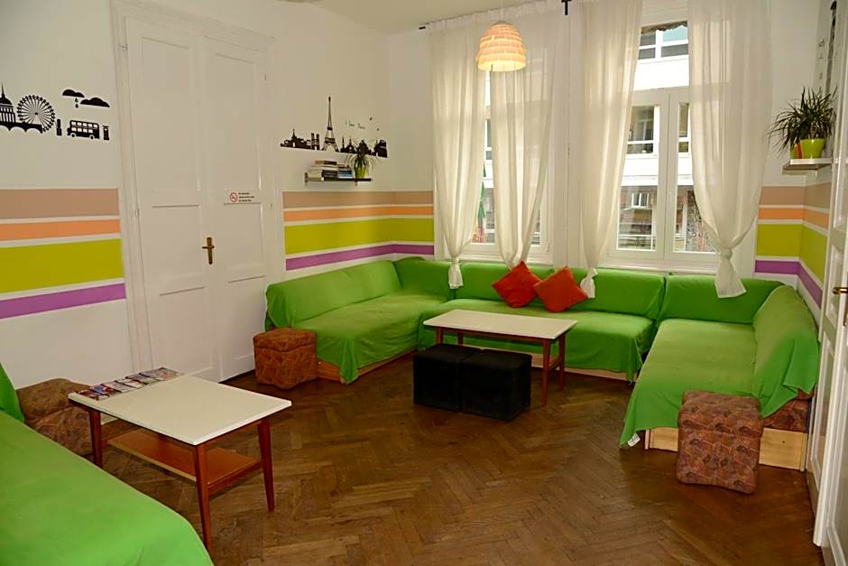 Budapest Party Hostel at Udvarom