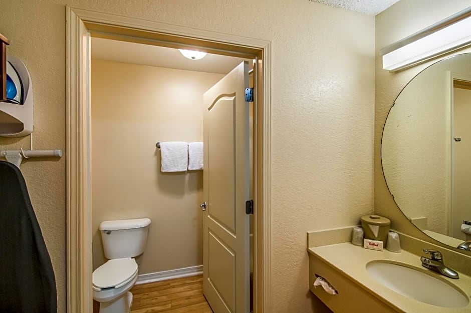 Red Roof Inn & Suites Pensacola East - Milton