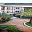 Carriage House Hotel