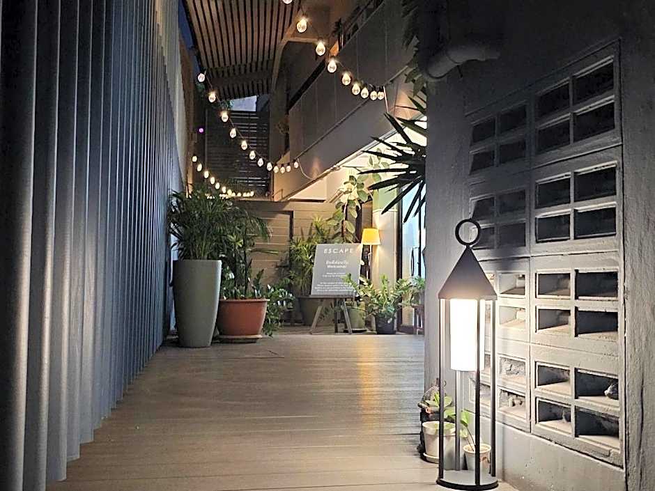 Somewhere to Escape - Hometel