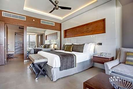 Luxury Penthouse One bedroom suite Ocean view terrace jacuzi Diamond Club