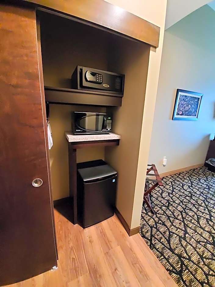 Best Western Plus Lakeview Hotel