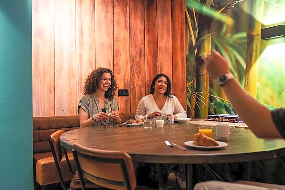 Bud Gett Hostels