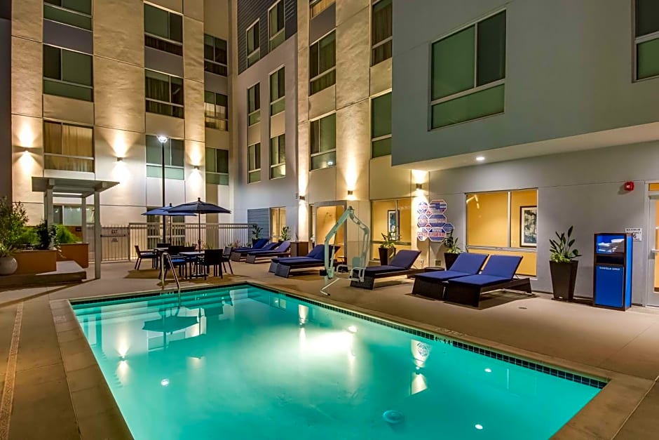 Hampton Inn By Hilton & Suites Los Angeles - Glendale