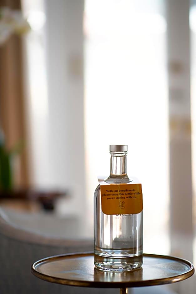 voco St. James Hotel By IHG